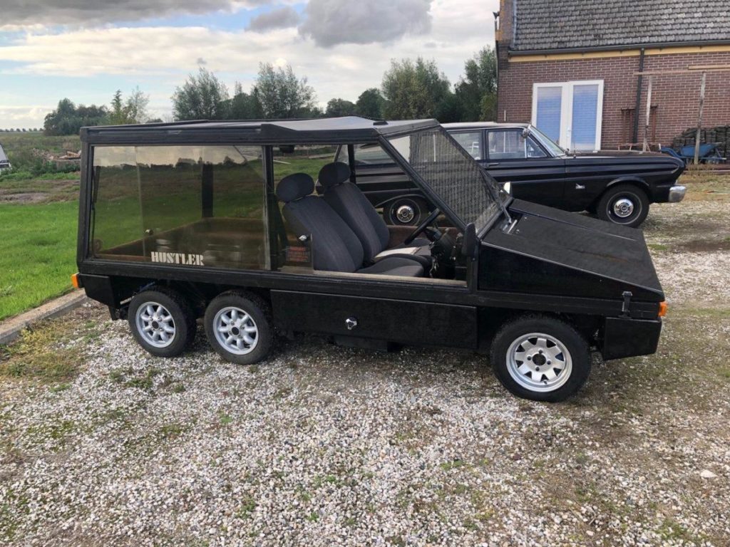 Hustler (Six). Door William Towns - Auto Motor Klassiek