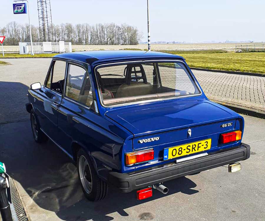VOLVO 66 DL (1979)