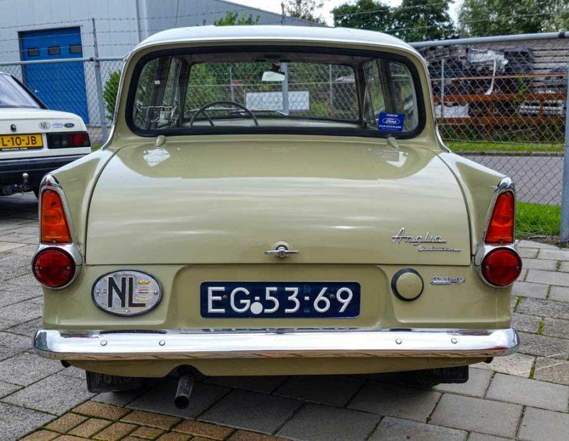 Ford Anglia de luxe (1960)