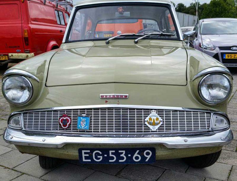 Ford Anglia de luxe (1960)