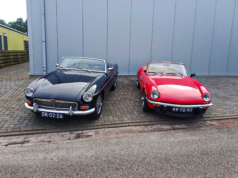 MG MGB Roadster (1964) en Triumph Spitfire IV (1977) 