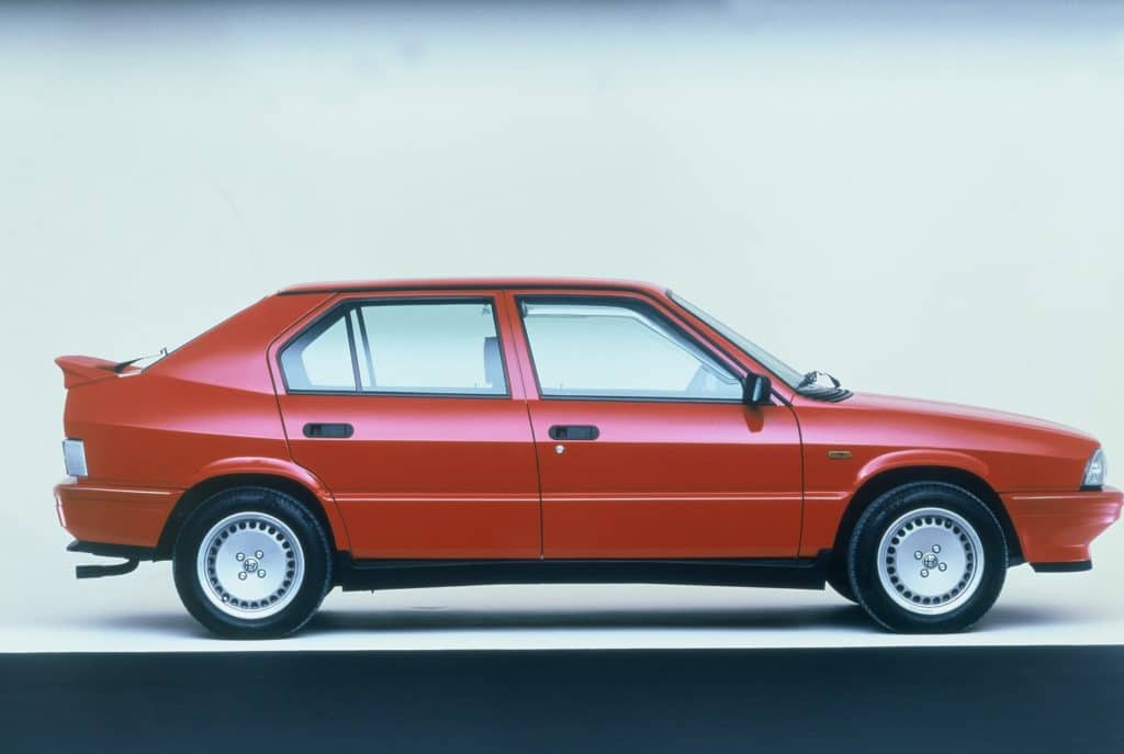 Alfa Romeo 33. Glinstering bij een sleutelhanger - Auto Motor Klassiek