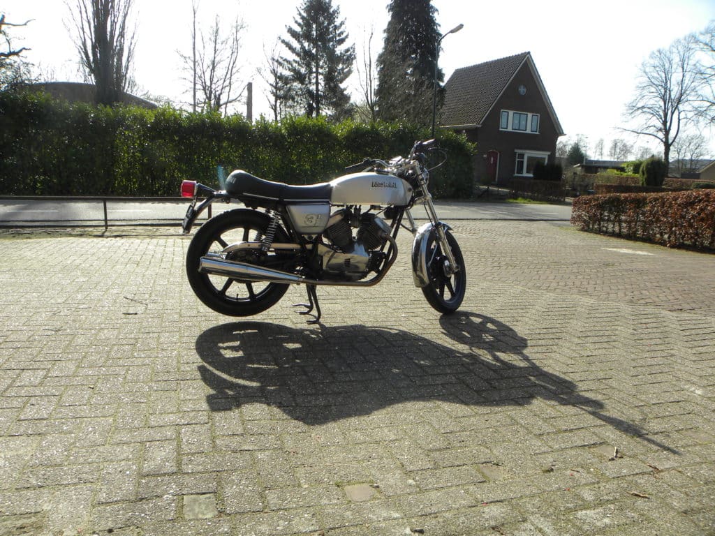 De andere V twin: De Morini 350 - Auto Motor Klassiek