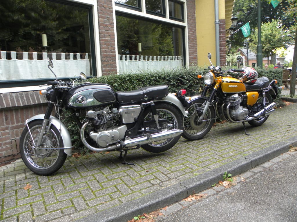 Modern times, ouwe mannenpraat - Auto Motor Klassiek