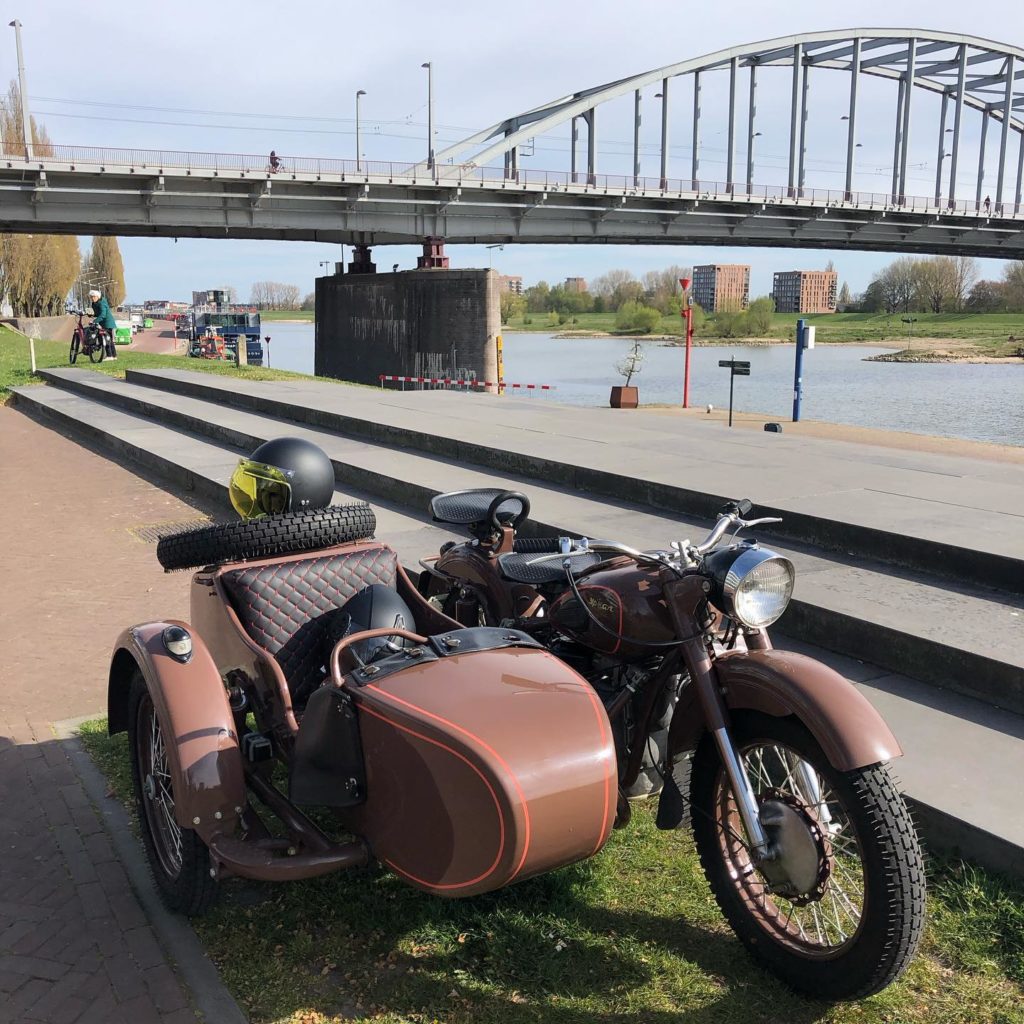 Rondritten in Arnhem en Chisinau en andere plaatsen - Auto Motor Klassiek