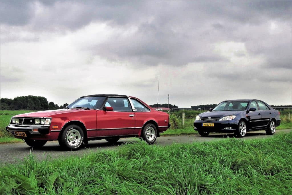 De Celica van Hans de Jong en een prachtgezelschap in Groningen - Auto Motor Klassiek