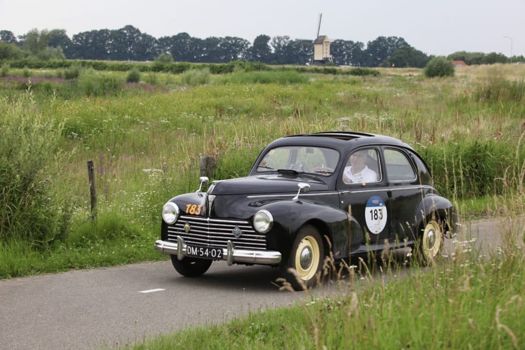 Peugeot 203A en Mille Miglia 2021. Een reportage uit duizenden in AMK 10-2021 - Auto Motor Klassiek