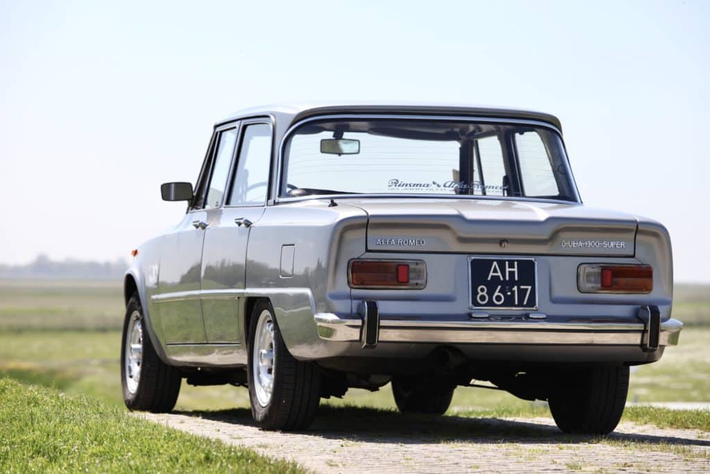 Alfa Romeo Giulia Super. Van 1300 naar 2000. Gewicht in de schaal