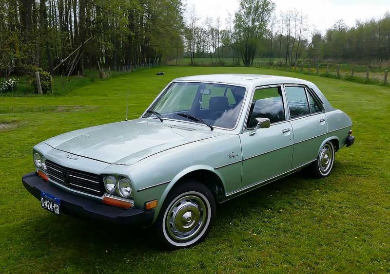 Peugeot 504 (1979) van Rense. Terug in de tijd.