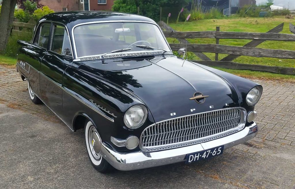 Opel Kapitän uit 1955. Ruimer dan ooit voor Pieter Kempenaar.&nbsp;