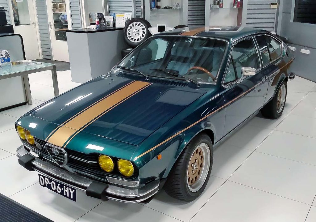 Alfa Romeo Alfetta 2,0 GT Veloce uit 1979. Onbehoorlijke portie rijplezier.&nbsp;