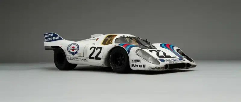 De 0317, een iconische Porsche racetransporter met een ster erop!