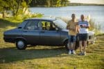 Een grootvader, een kleinzoon en een renault 12
