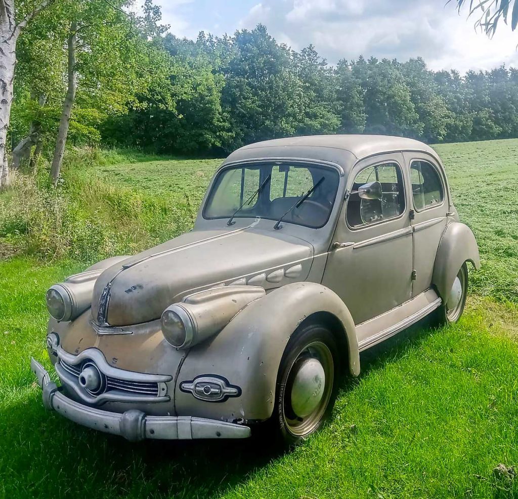 Panhard dyna x uit 1952. kunst, uit aluminium geperst, voor sipke.
