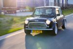De restauratie van een mini cooper s uit 1998. drie generaties, een passie