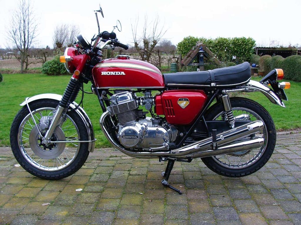 Honda cb750 'sandcast'. een restauratieverslag.