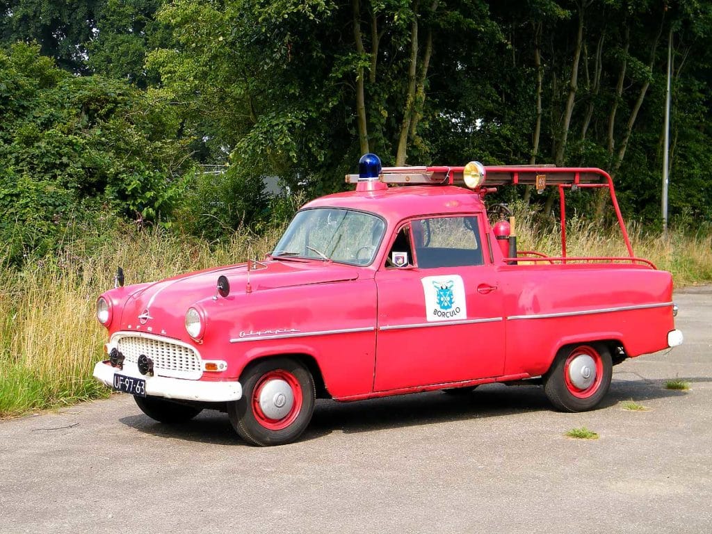 Opel olympia rekord pickup (1956): een prachtig tijdsbeeld in het brandweermuseum borculo.