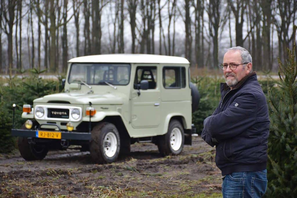 Hele familie mag mee in opa’s gerestaureerde toyota land cruiser bj40