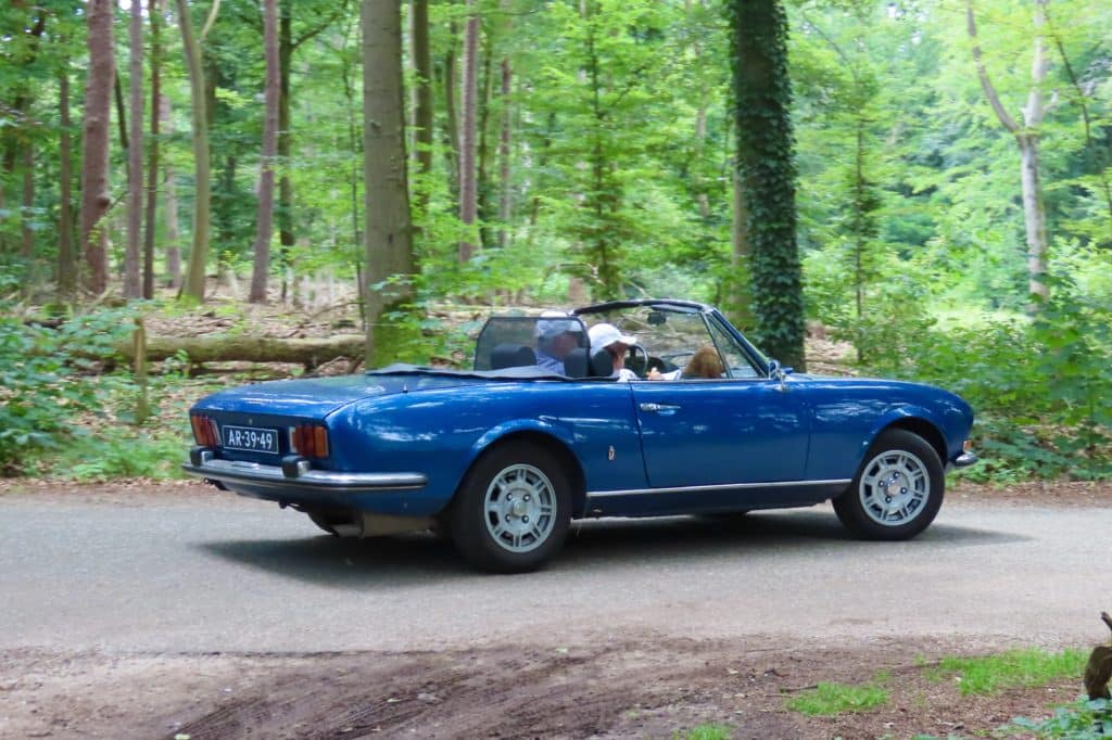 Tour des legendes van association peugeot hollande. goadgoan en weerkomme