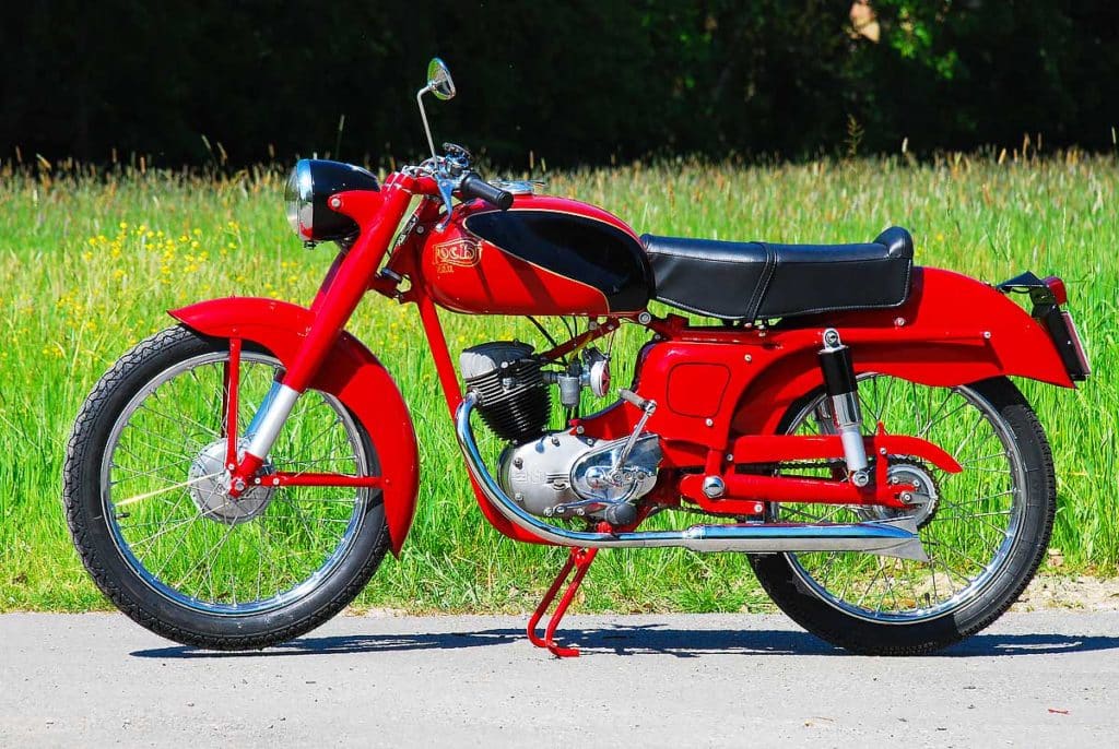Elegantie op twee wielen: italiaanse charme met een vleugje nsu