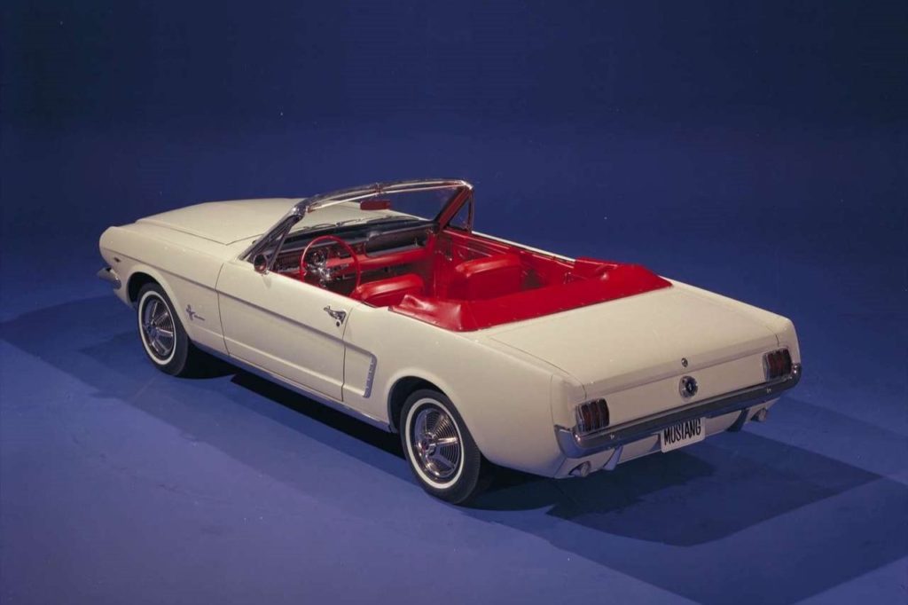 Ford Mustang. Een waar icoon bestaat zestig jaar - Auto Motor Klassiek