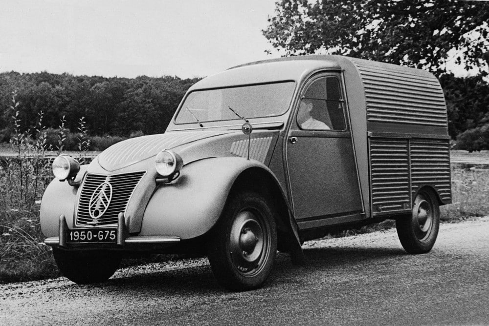 2CV jubileum. De besteleend bestaat 75 jaar. Deel één: de eerste tien jaren
